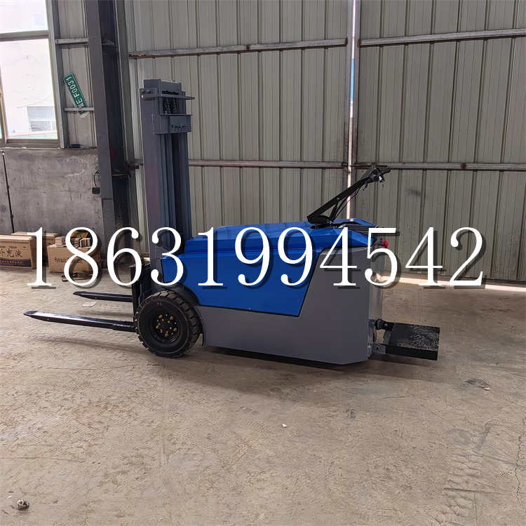 安丘市全电动叉车插腿式堆高车液压装卸车1.5吨升高小型站驾式铲车